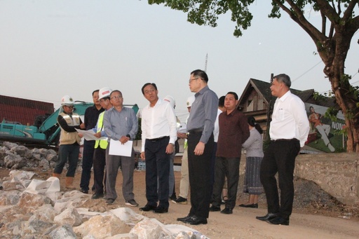 ທ່ານ ເຫຼັກໄຫຼ ສີວິໄລ ລັດຖະມົນຕີ ຍທຂ ລົງຊຸກຍູ້ການຈັດຕັ້ງປະຕິບັດໂຄງການກໍ່ສ້າງຕາຝັ່ງເຈື່ອນເມືອງທ່າແຂກ ແຂວງຄໍາມ່ວນ