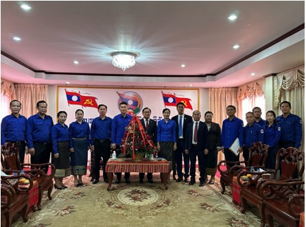 ລັດຖະມົນຕີ ກະຊວງ ຍທຂ ເຂົ້າອ່ວຍພອນ  ເລຂາ ສູນກາງຊາວໜຸ່ມ ປະຊາຊົນ ປະຕິວັດລາວ