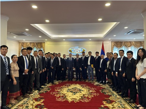 ທ່ານ ລັັດຖະມົນຕີກະຊວງ ຍທຂ ຕ້ອນຮັບນັກລົງທຶນພື້ນຖານໂຄງລ່າງຈາກ ສປຈີນ