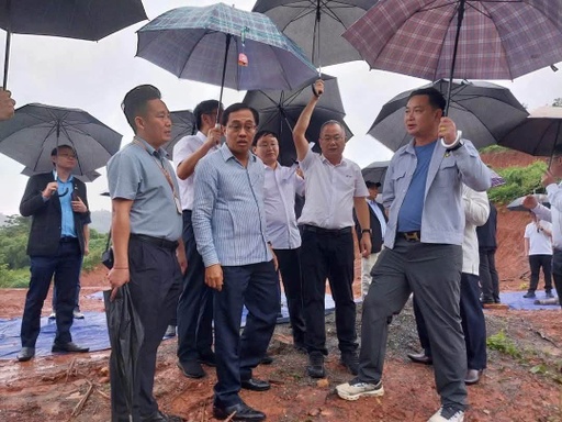 ລັດຖະມົນຕີກະຊວງ ຍທຂ ລົງແກ້ໄຂ ບັນຫາຖົມດິນໃກ້ເຂດສະຫງວນຕາມທາງລົດໄຟ ຢູ່ແຂວງອຸດົມໄຊ