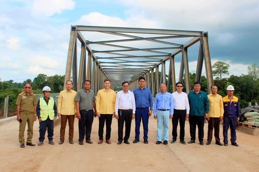 ຮອງລັດຖະມົນຕີກະຊວງ ຍທຂ ລົງຕິດຕາມຊຸກຍູ້ການກໍ່ສ້າງຂົວຂ້າມນໍ້າເຊໂດນ